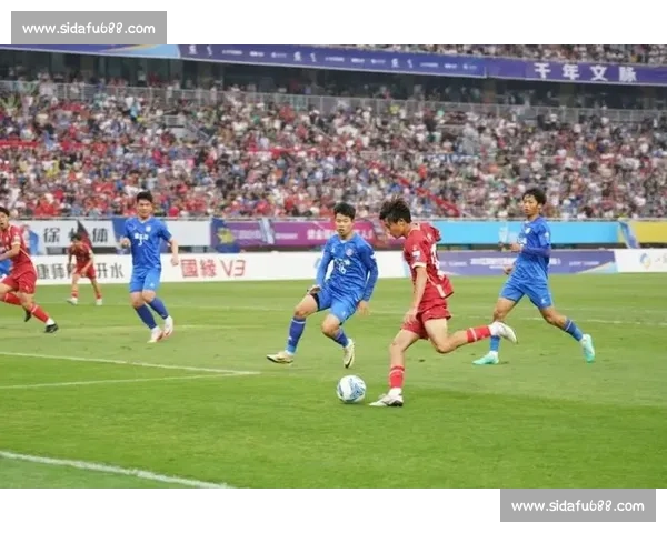 2.5 万球迷见证!连云港 1-1 绝平苏州,争议绝杀被吹引热议 2.5 万球迷见证!连云港 1-1 绝平苏州,争议绝杀被吹引热议