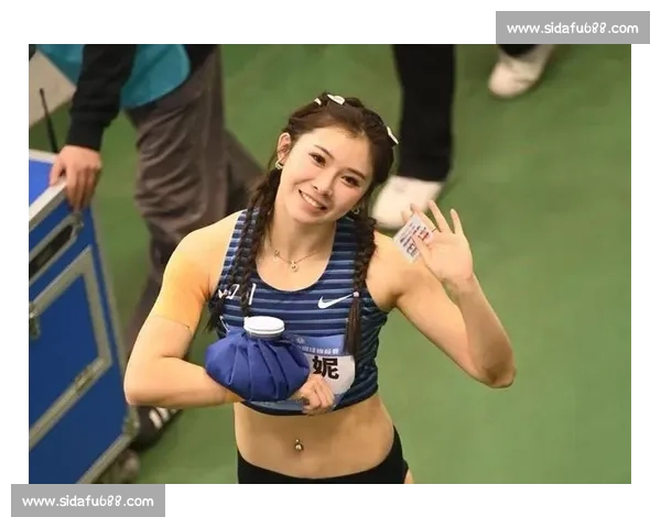 吴艳妮：赛场狂飙破纪录，场外甜飒展豹系魅力