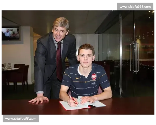 沙尔克 04 锁定未来核心！法齐签约五年助力复兴