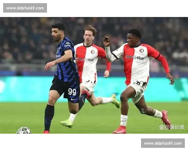 维拉免签 19 岁荷兰锋线新星 费耶诺德青训天才雷德蒙加盟